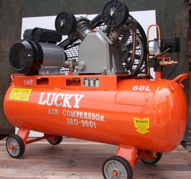 Dây đai của máy bơm hơi Lucky 60l được bao kín nhờ mắt lưới, loại bỏ rủi ro khi sử dụng