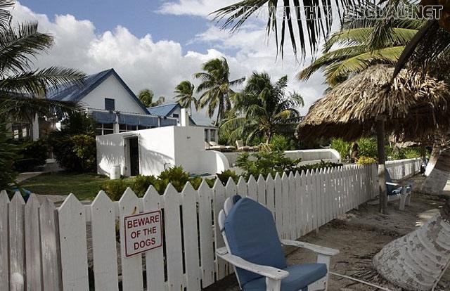 Ngôi nhà mặt biển của John McAfee khi sống tại Belize