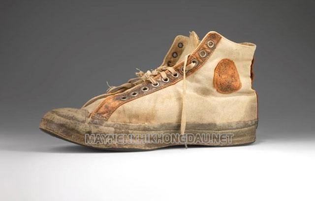Giày Sneaker Converse đầu tiên