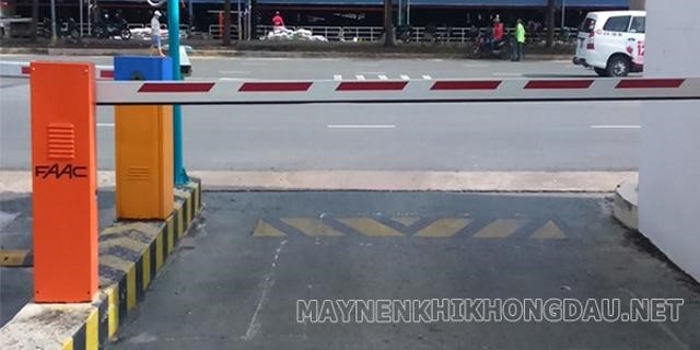 Barrier tự động chắn cổng thay thế cho barrier thủ công thông thường