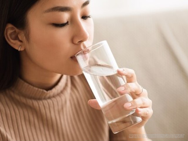Uống nhiều nước giúp trao đổi chất nhanh hơn