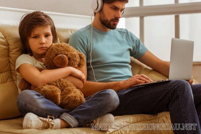 Cha mẹ quá bận rộn công việc mà không có thời gian quan tâm đến con cái